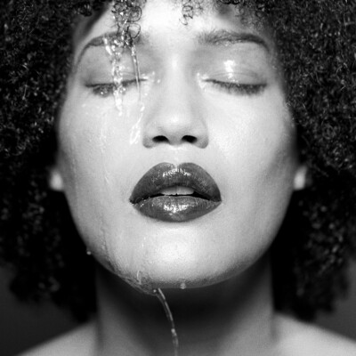 Dive into the world of timeless beauty with Nadi Dorothy in this captivating monochrome portrait by Anna FΓΆrsterling. Makeup and hairstyling by Anett Alexandra Bulano. πβ¨ #MonochromeBeauty #SultryGlamour #TimelessElegance Monochrome portrait of Nadi Dorothy with sultry wet look makeup, shot by Anna FΓΆrsterling.