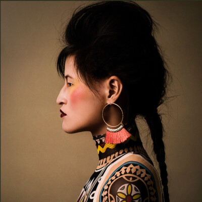 Embrace the allure of exotic elegance with model Bui in this high-fashion makeup portrait by Vlada Migas. Makeup and hair styling by Anett Alexandra Bulano. ππ« #ExoticBeauty #HighFashionMakeup #VibrantHues High-fashion make-up portrait of model Bui in bright turquoise, red and tan tones, shot by Vlada Migas.