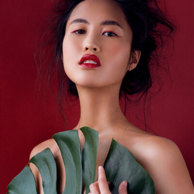 In this high-end makeup shoot by Vlada Migas, with makeup and hair by Anett Alexandra Bulano, experience the timeless allure of exotic chic as model Bui enchants. πβ¨ #ExoticChic #HighEndBeauty #RedTones High-end makeup shoot featuring model Bui in sophisticated shades of red, captured by photographer Vlada Migas and styled by Anett Alexandra Bulano.