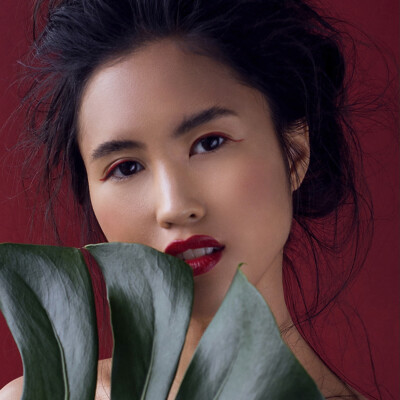 Experience the timeless allure of exotic chic as model Bui mesmerizes in this high-end makeup photoshoot by Vlada Migas, with makeup and hairstyling by Anett Alexandra Bulano. πβ¨ #ExoticChic #HighEndBeauty #RedTones High-end makeup photoshoot featuring model Bui adorned in sophisticated red tones, captured by photographer Vlada Migas and styled by Anett Alexandra Bulano.
